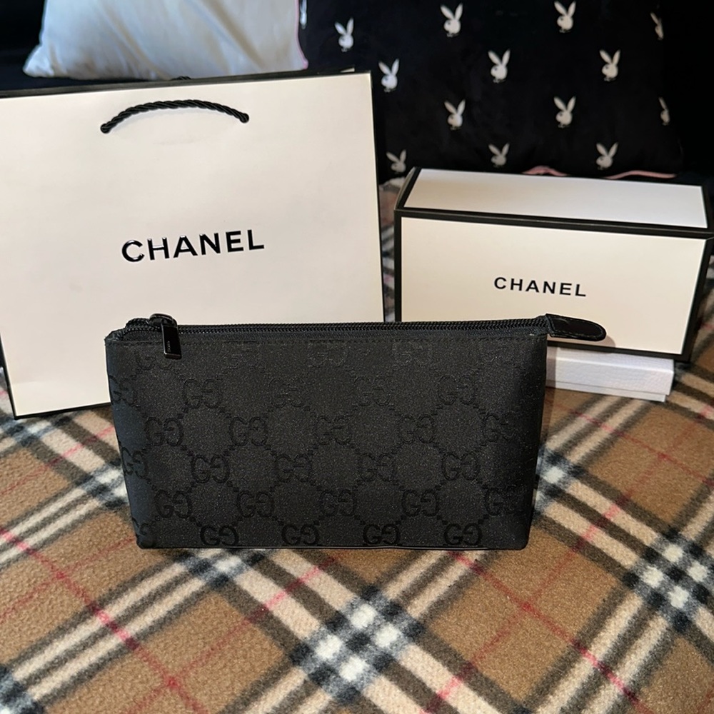 —> Final price *Authentic GUCCI zipper pouch